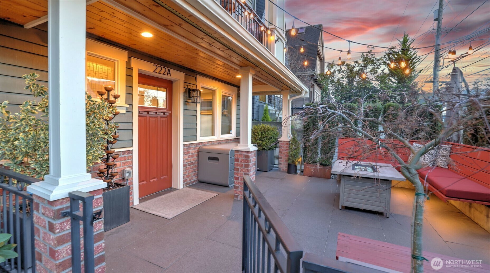 Property Photo: 222 A 12th Avenue E WA 98102