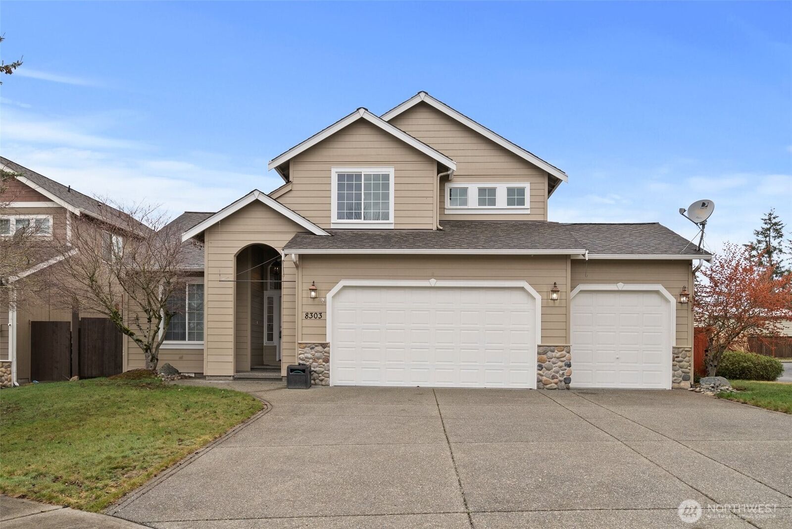 Property Photo:  8303  210th Avenue Ct E  WA 98391 