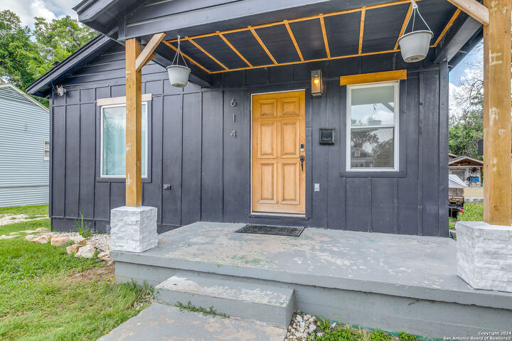 Property Photo: 614 Delmar St TX 78210