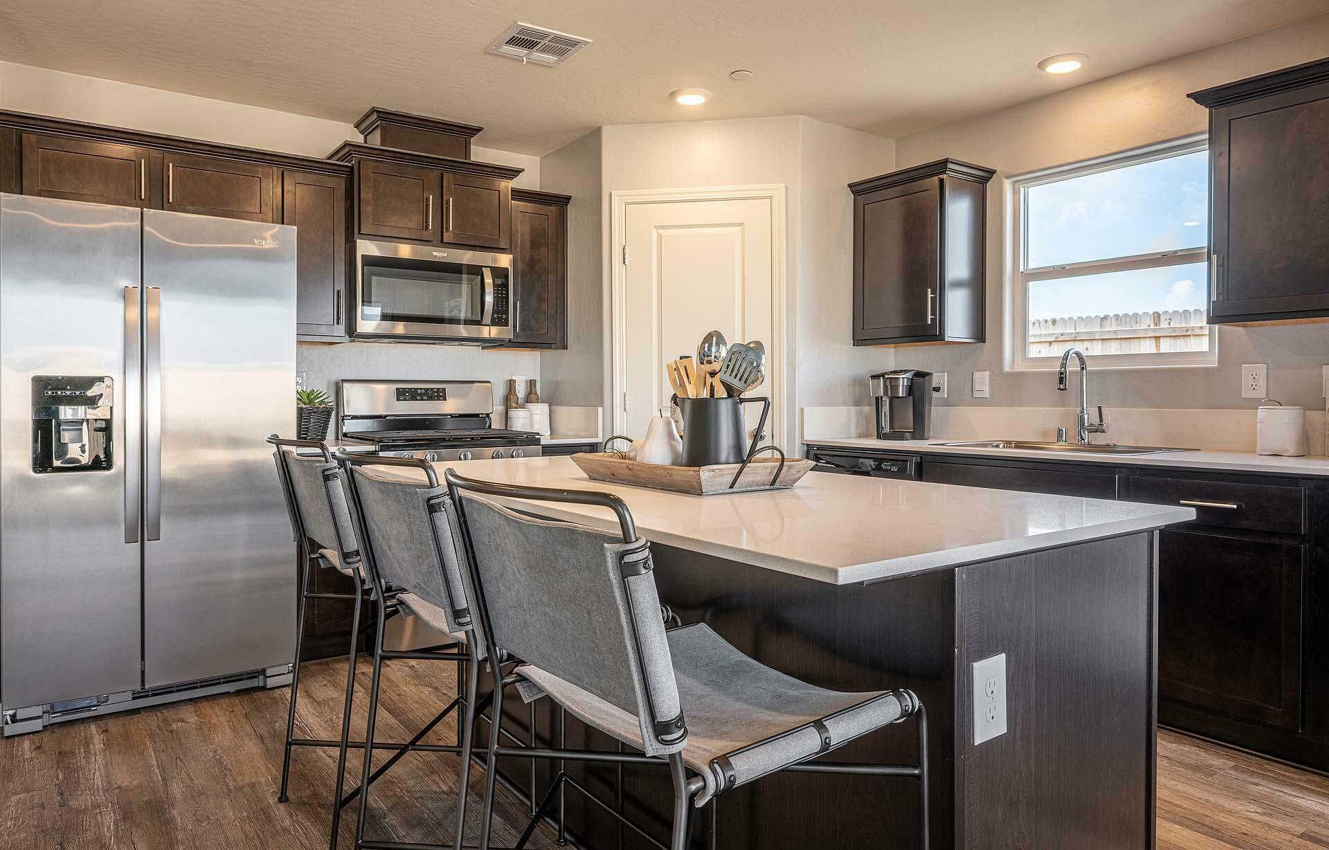 Property Photo: 4020 W Delaware Avenue 1008V CA 93291