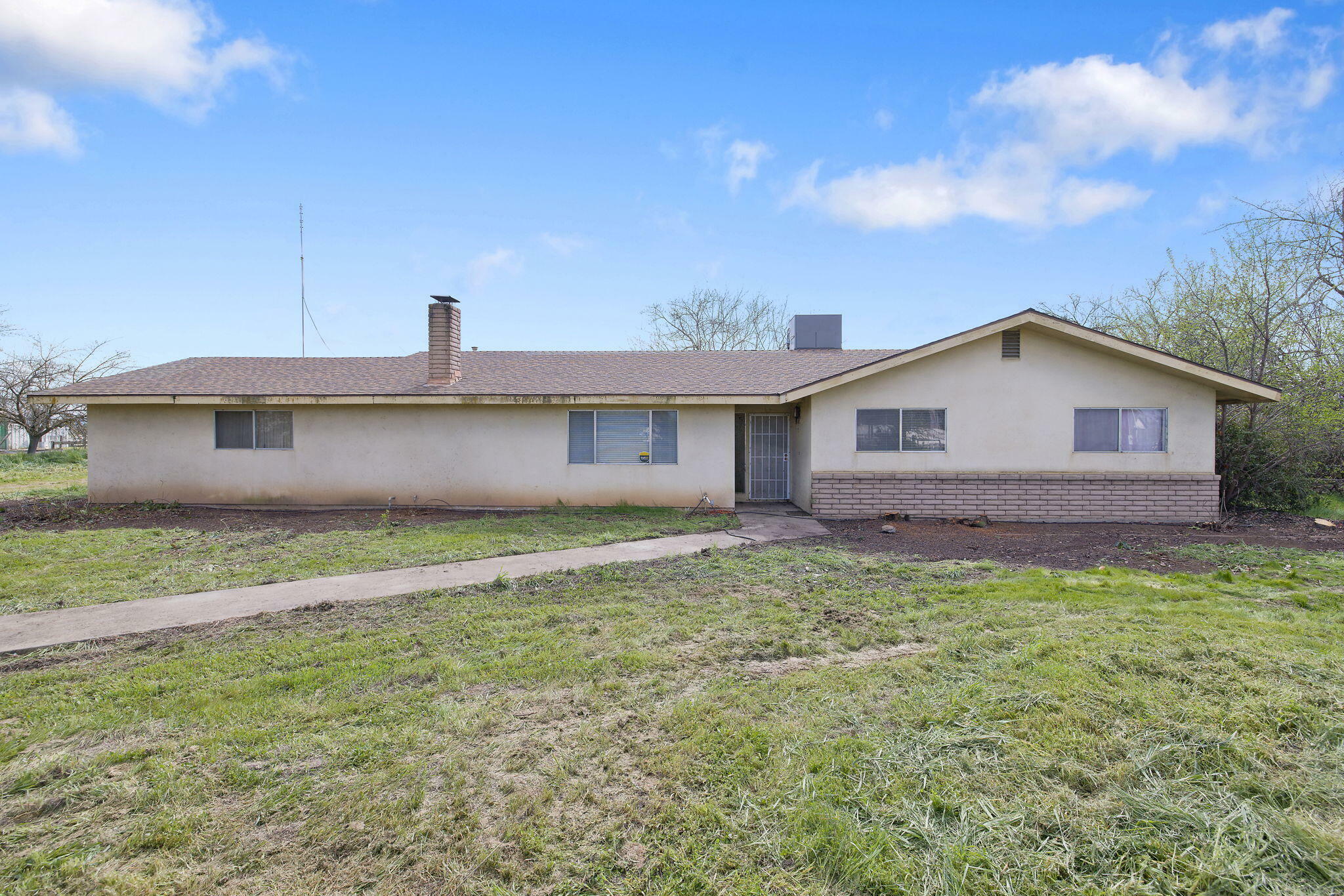 Property Photo:  1661 W Visalia Road  CA 93221 