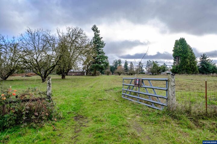 Property Photo:  5885 D St SE  OR 97392 