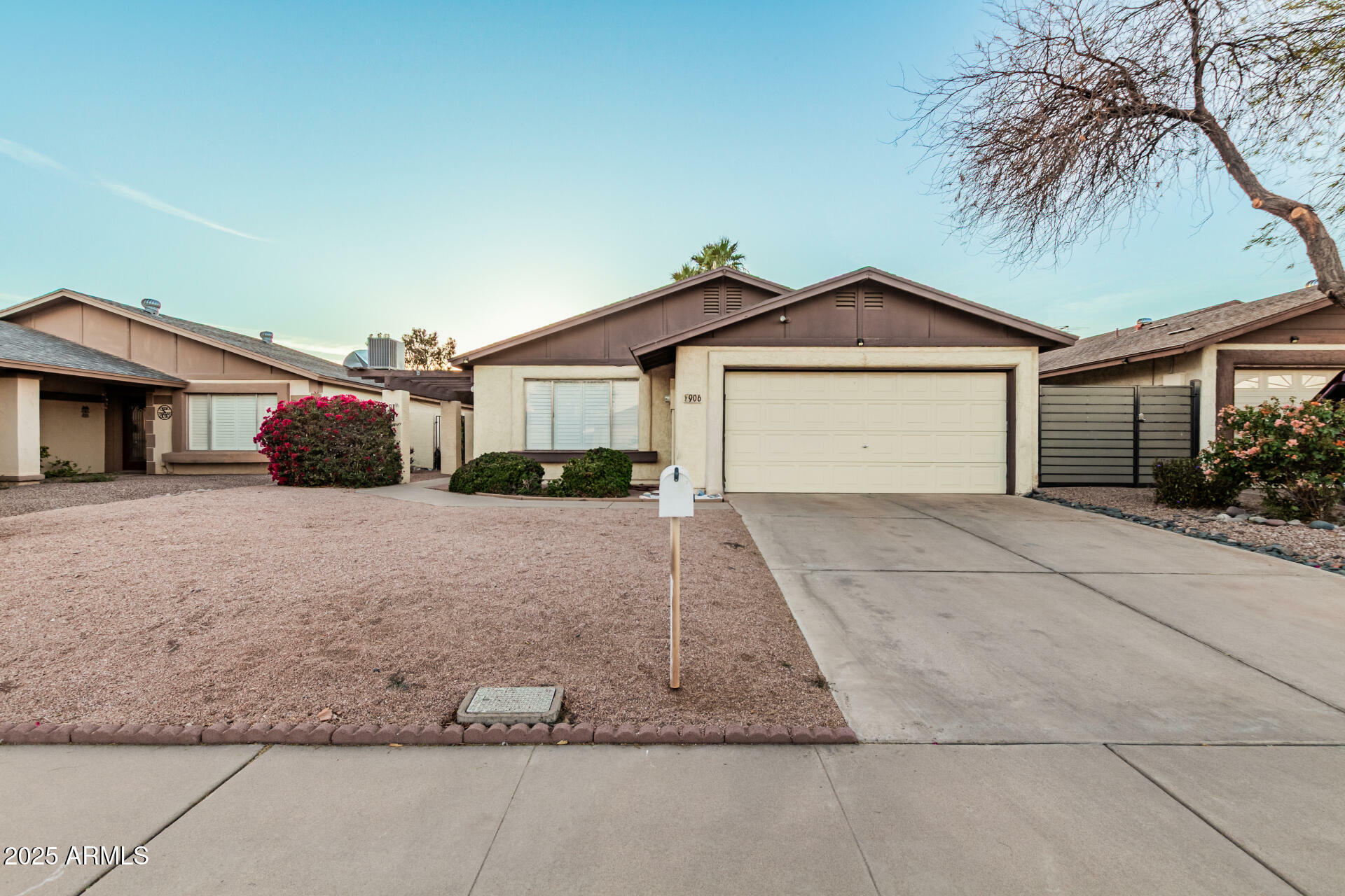 Property Photo: 906 N Roosevelt Circle AZ 85257