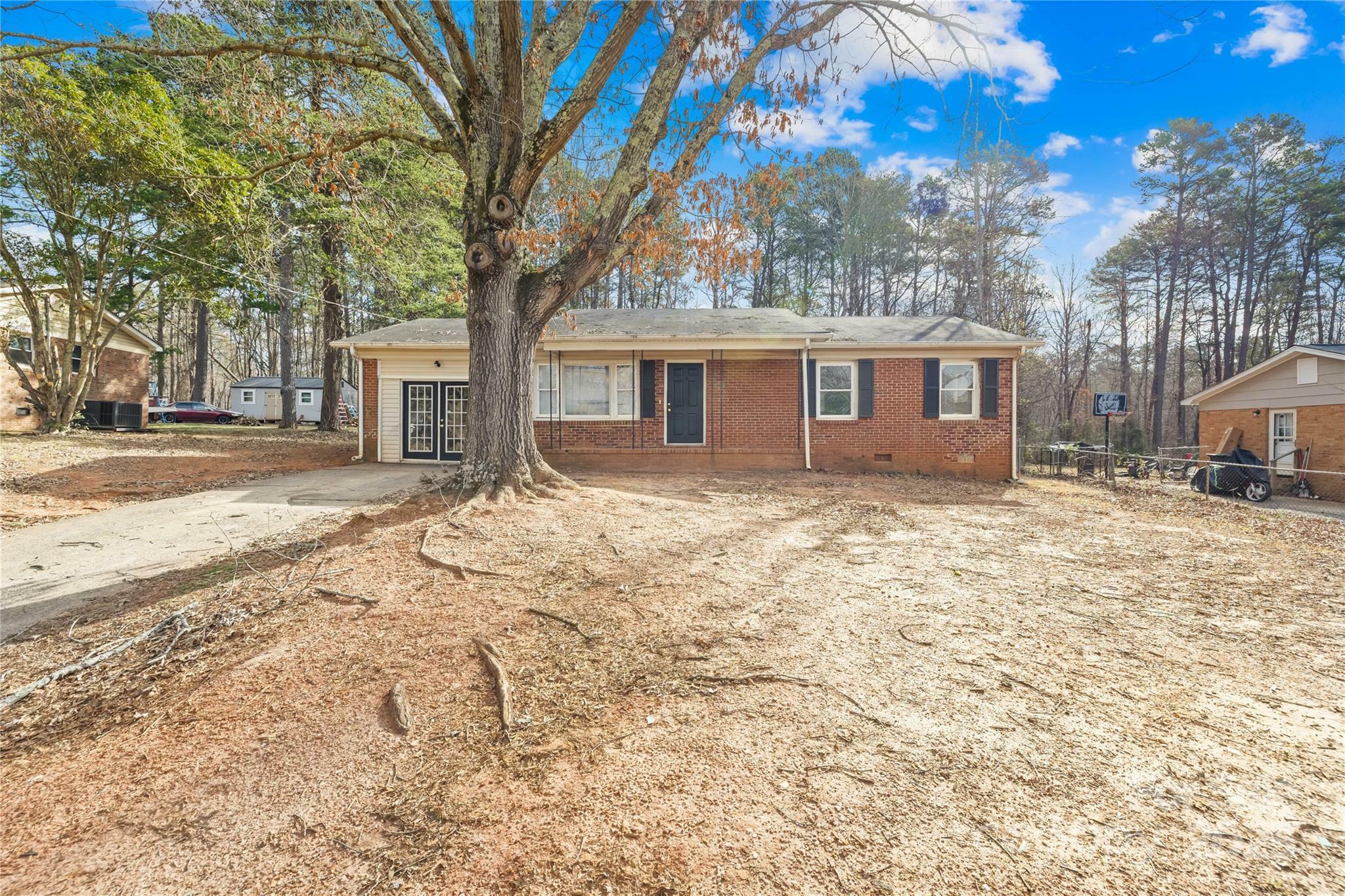 Property Photo: 1502 Northwoods Drive NC 28086