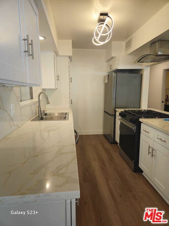 Property Photo:  408 N Palm Dr 101  CA 90210 