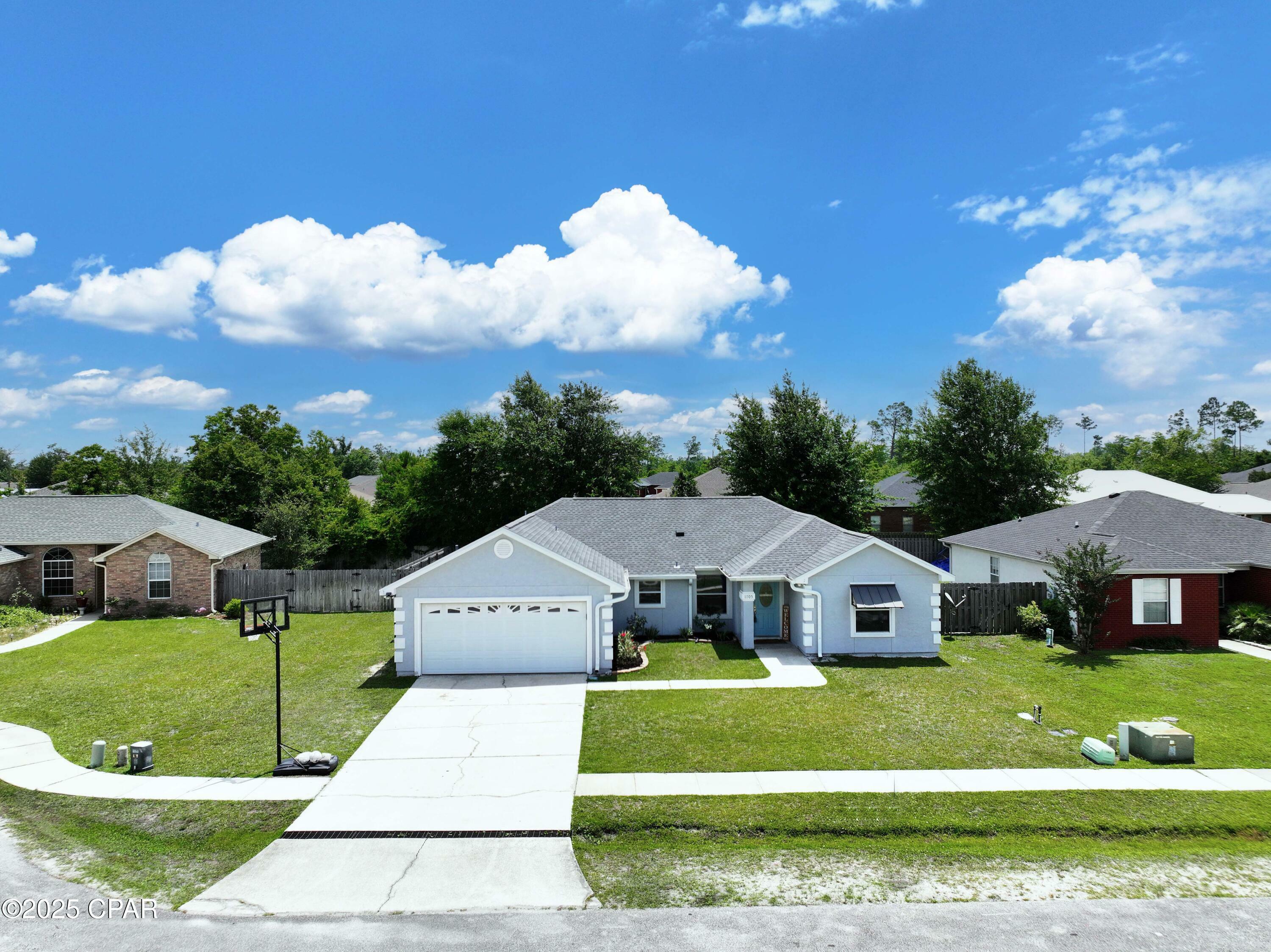 Property Photo: 1705 Rhett Place FL 32444