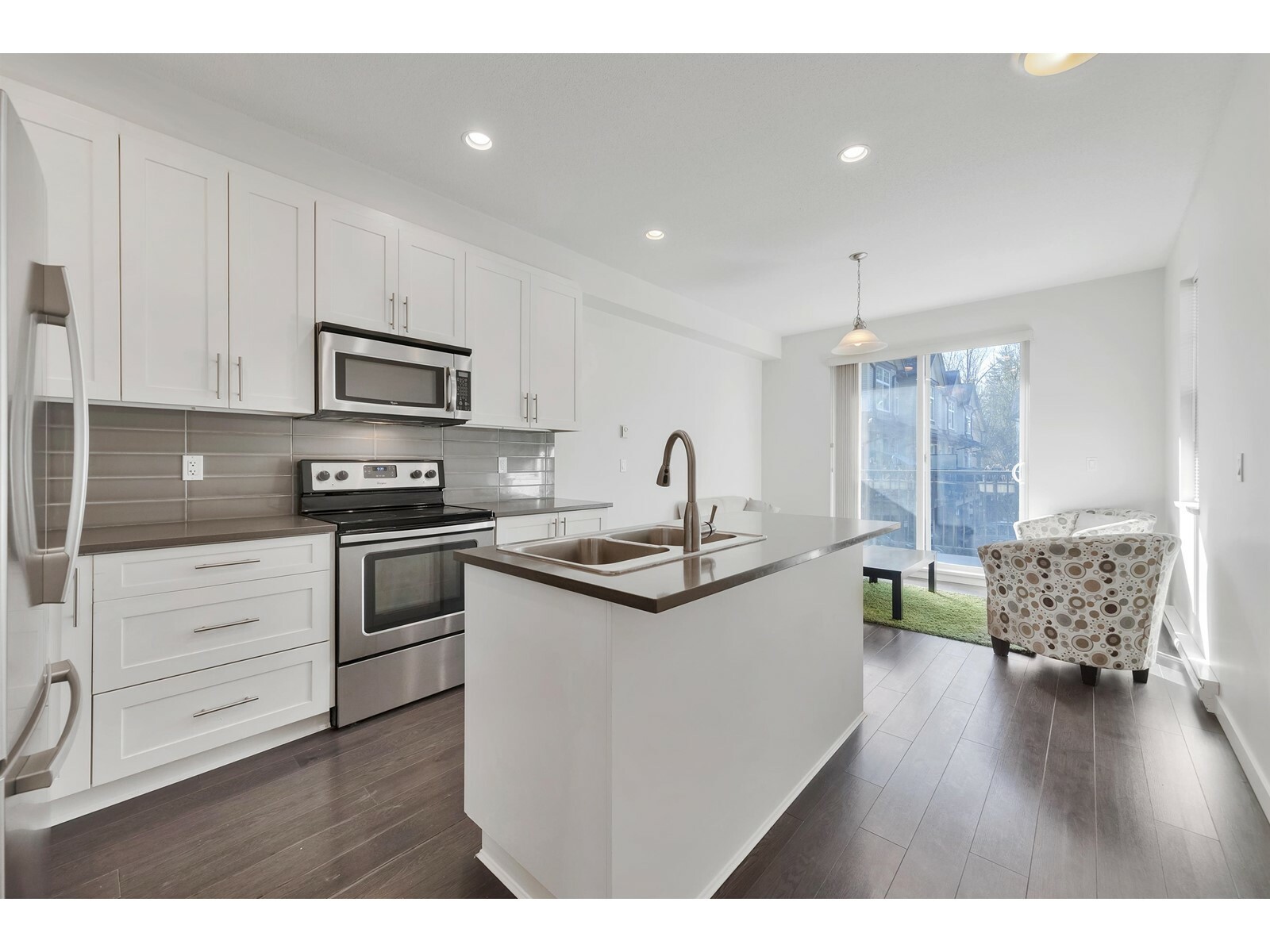 Property Photo: 15788 104 14 BC V4N 6M6