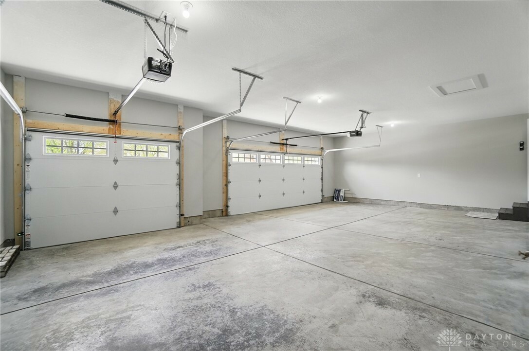 Property Photo: 6976 Rosecliff Place OH 45459