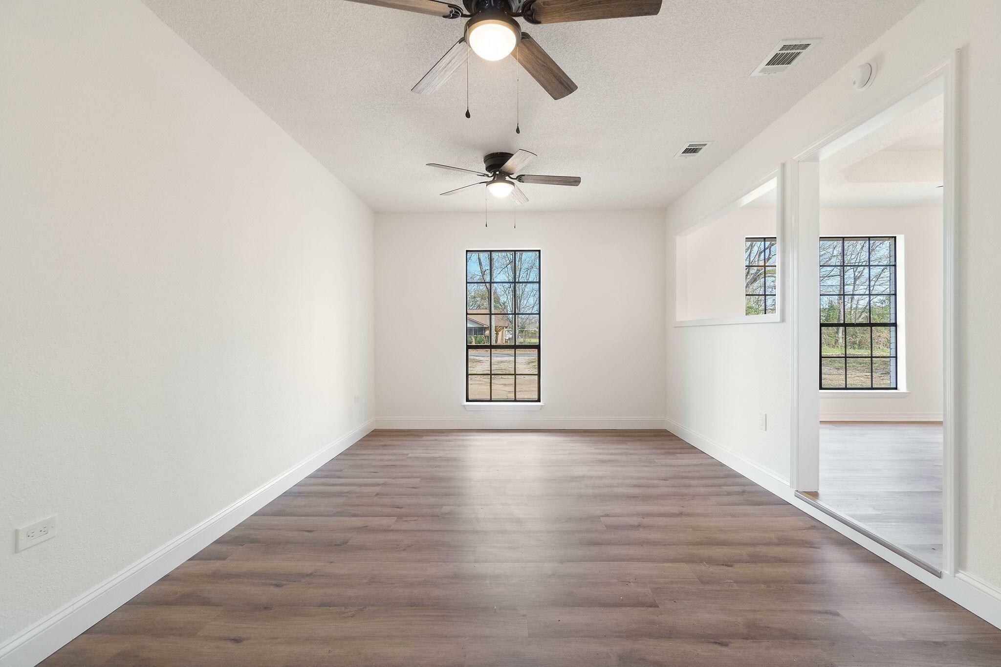 Property Photo: 6118 Buck Ward Road FL 32531