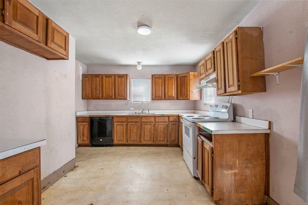Property Photo: 100 E Austin Street TX 78648