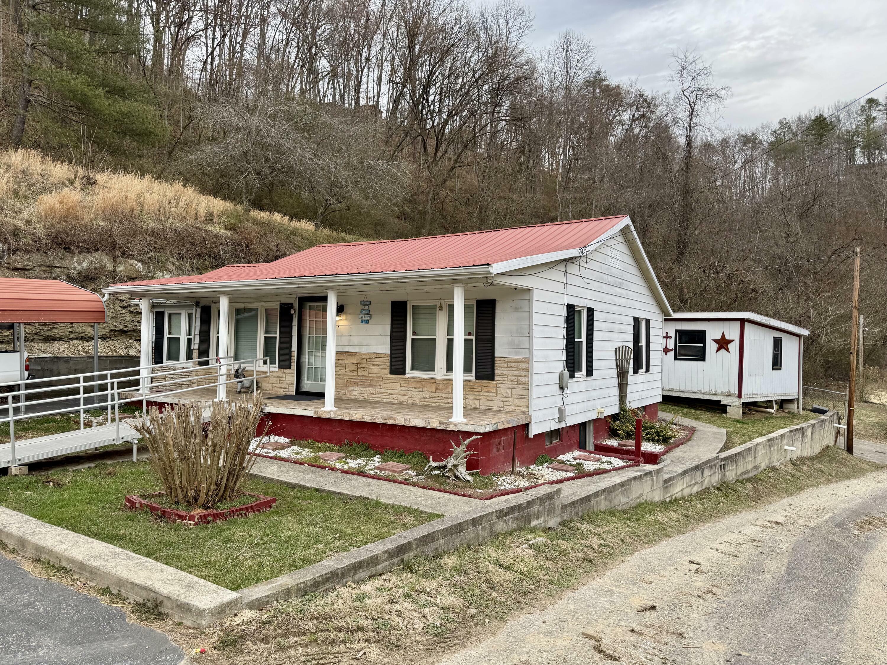 Property Photo:  477 Quicksand Road  KY 41339 