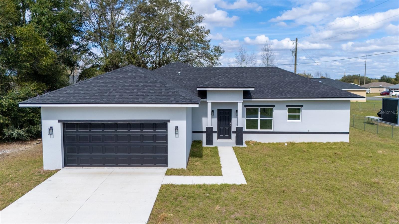 Property Photo: 4914 SW 147th Loop FL 34473