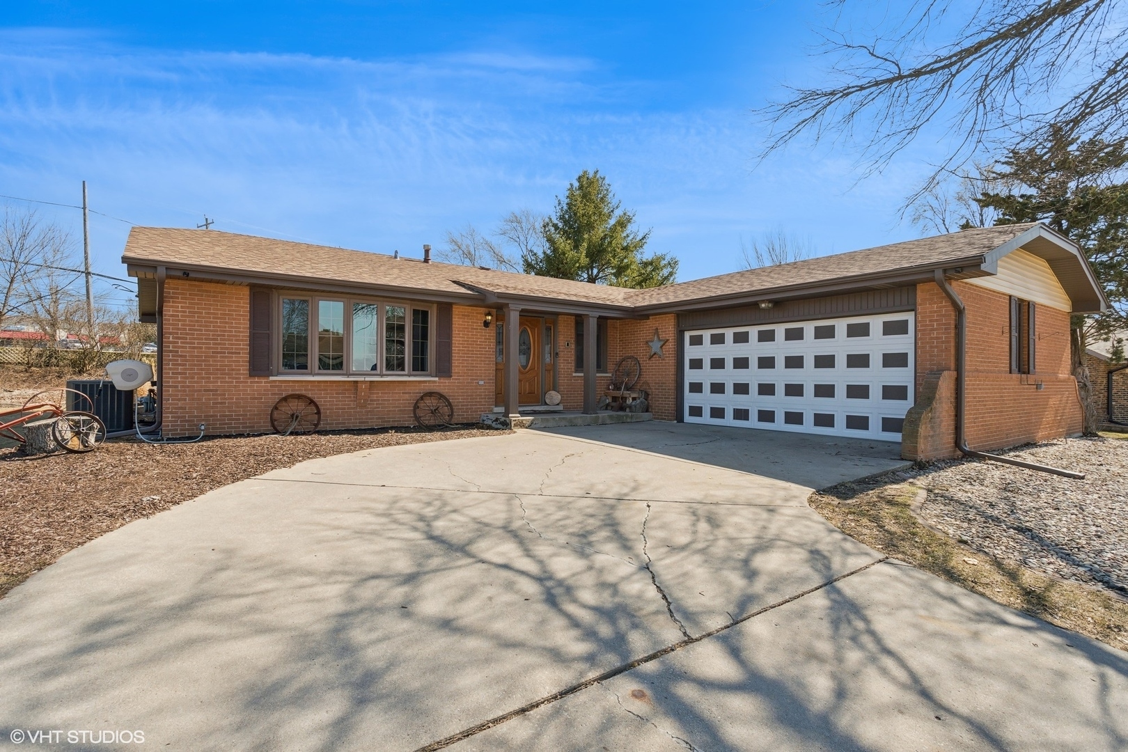 Property Photo: 1015 Oak Drive IL 60401
