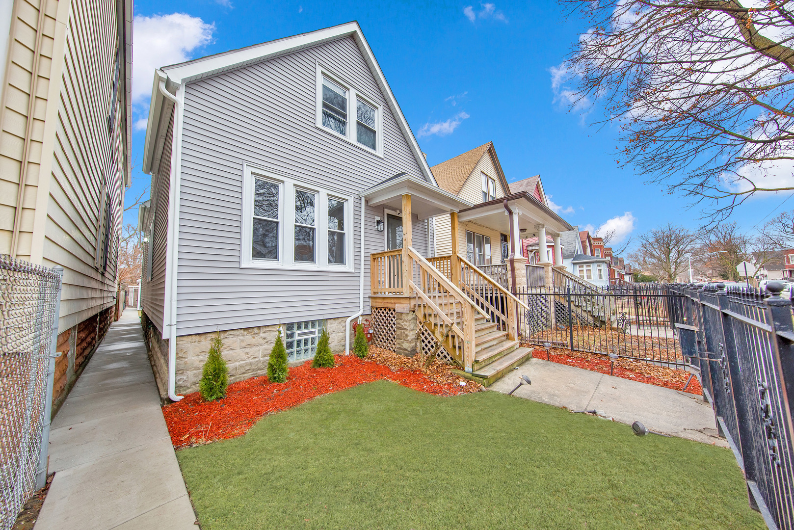 Property Photo: 4905 W Ohio Street IL 60644