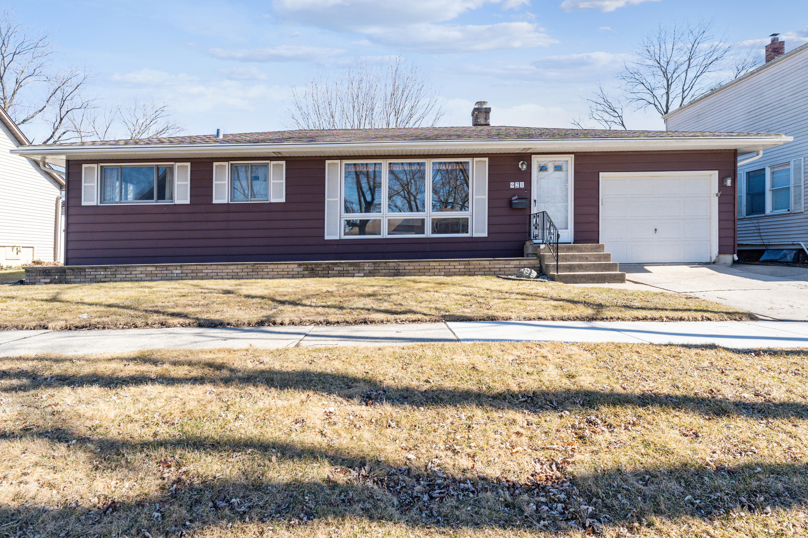 Property Photo:  921 Singer Avenue  IL 60439 