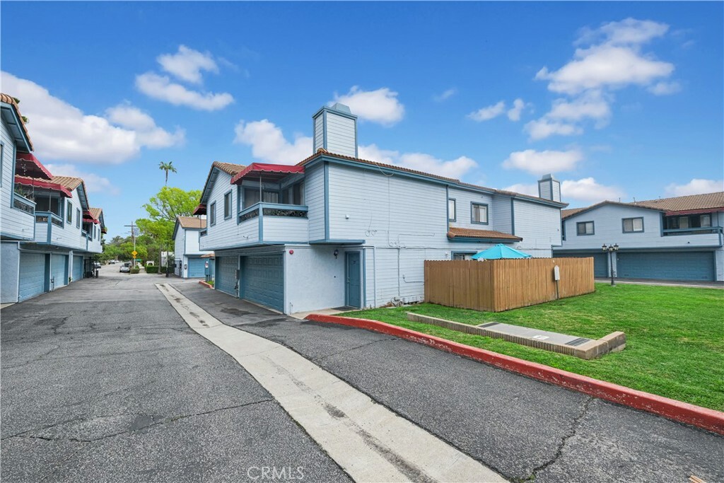 Property Photo: 1255 N Los Robles Avenue 25 CA 91104