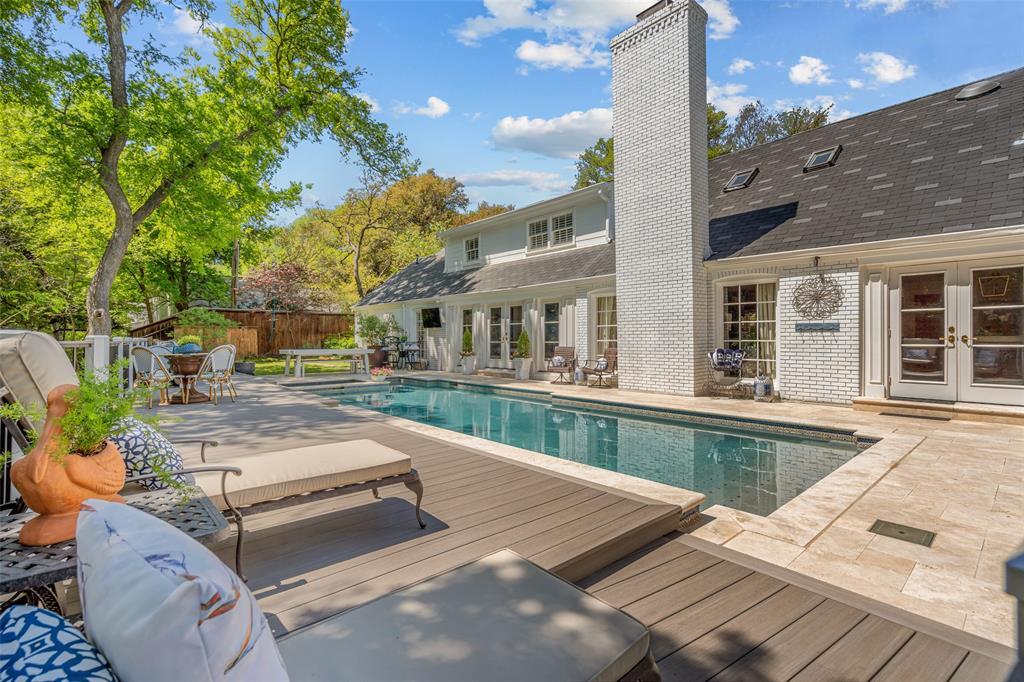 Property Photo: 1905 Indian Creek Drive TX 76107