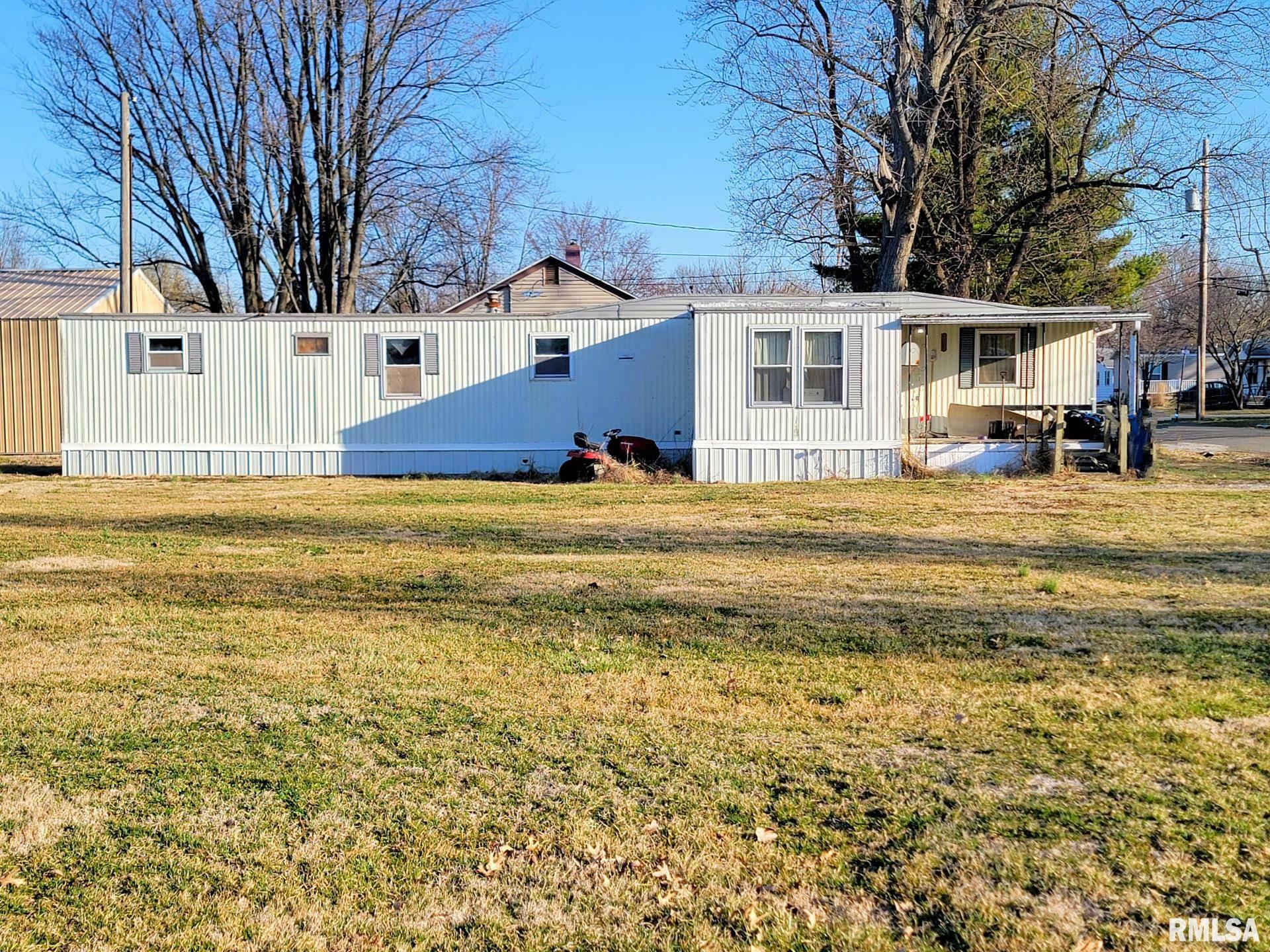 Property Photo:  807 Clan Street  IL 62839 