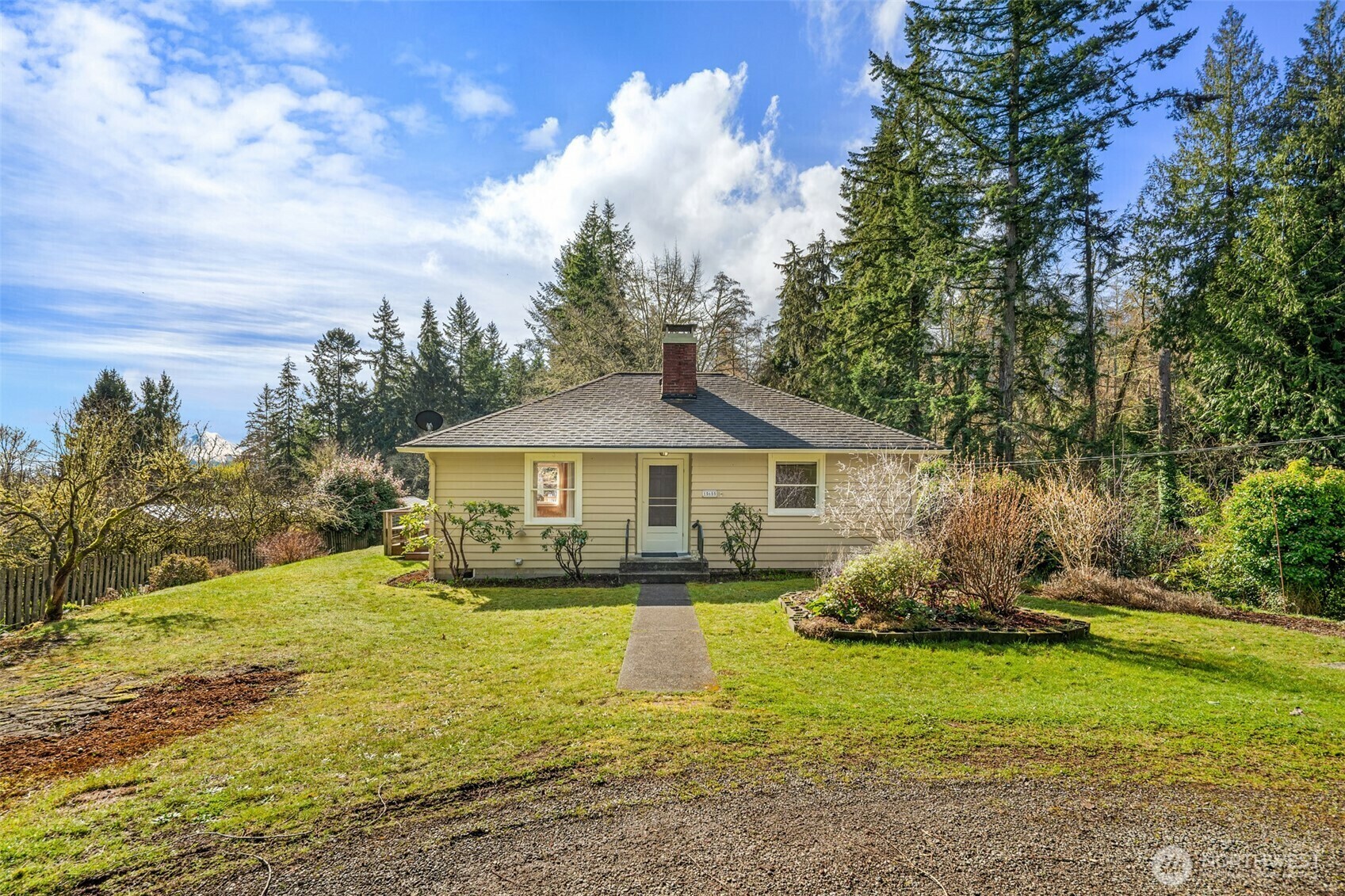 Property Photo: 15655 94th Avenue SW WA 98070