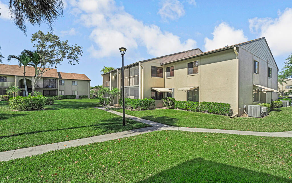 Property Photo: 528 Shady Pine Way B2 FL 33415