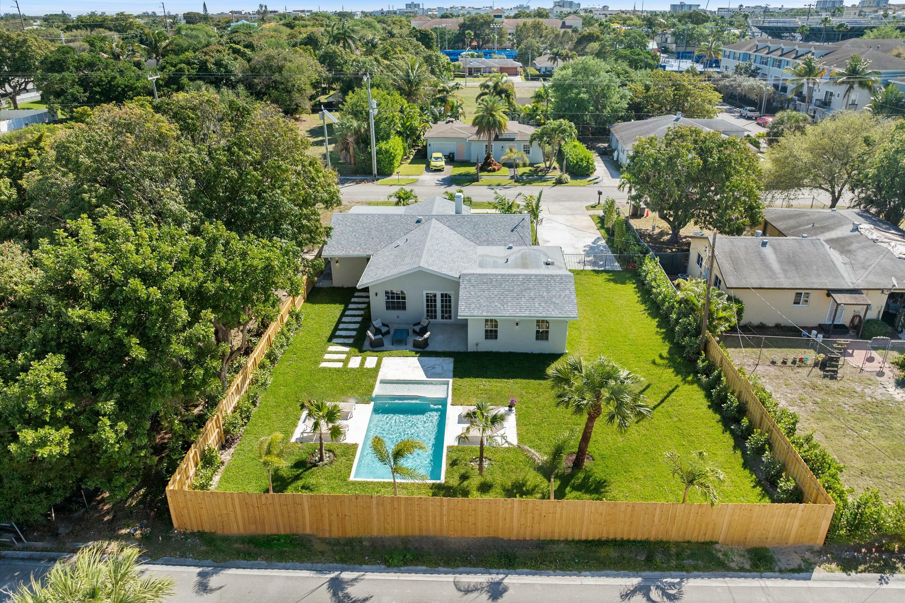 Property Photo: 108 NW 4th Avenue FL 33444