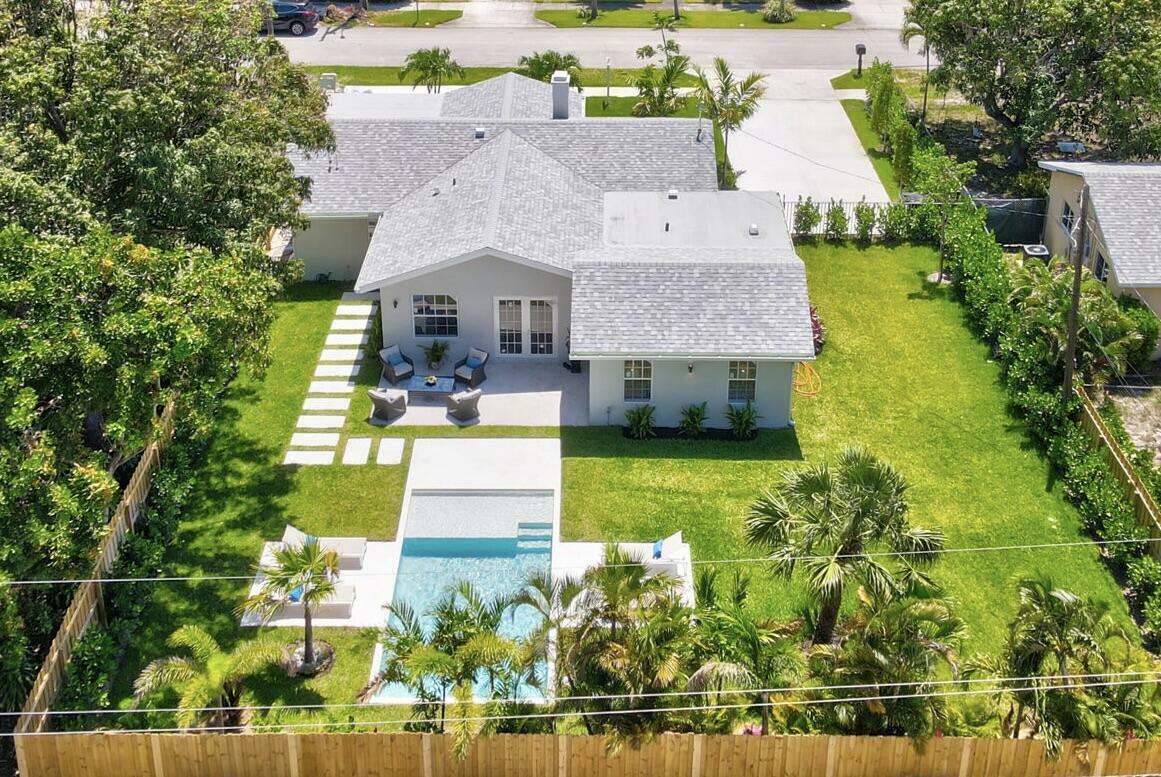 Property Photo: 108 NW 4th Avenue FL 33444