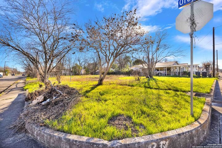 Property Photo: 202 Eskimo TX 78225