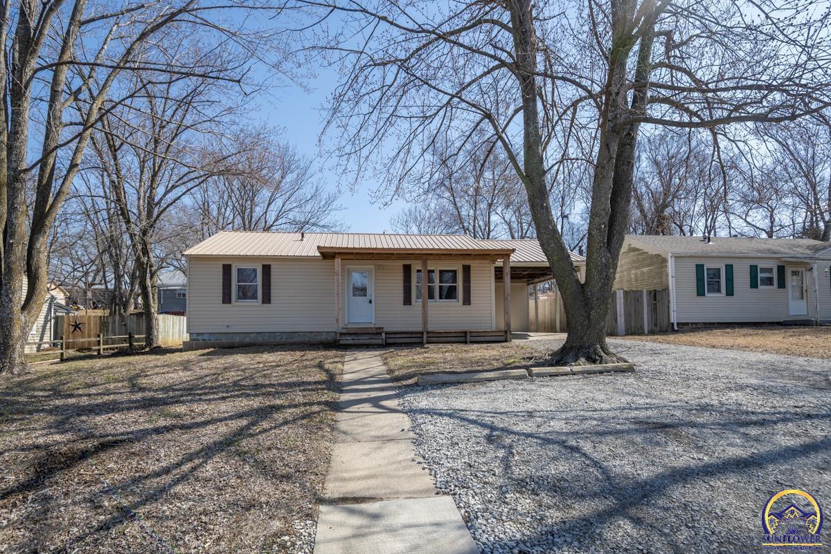 Property Photo: 916 Forest Ave KS 66436