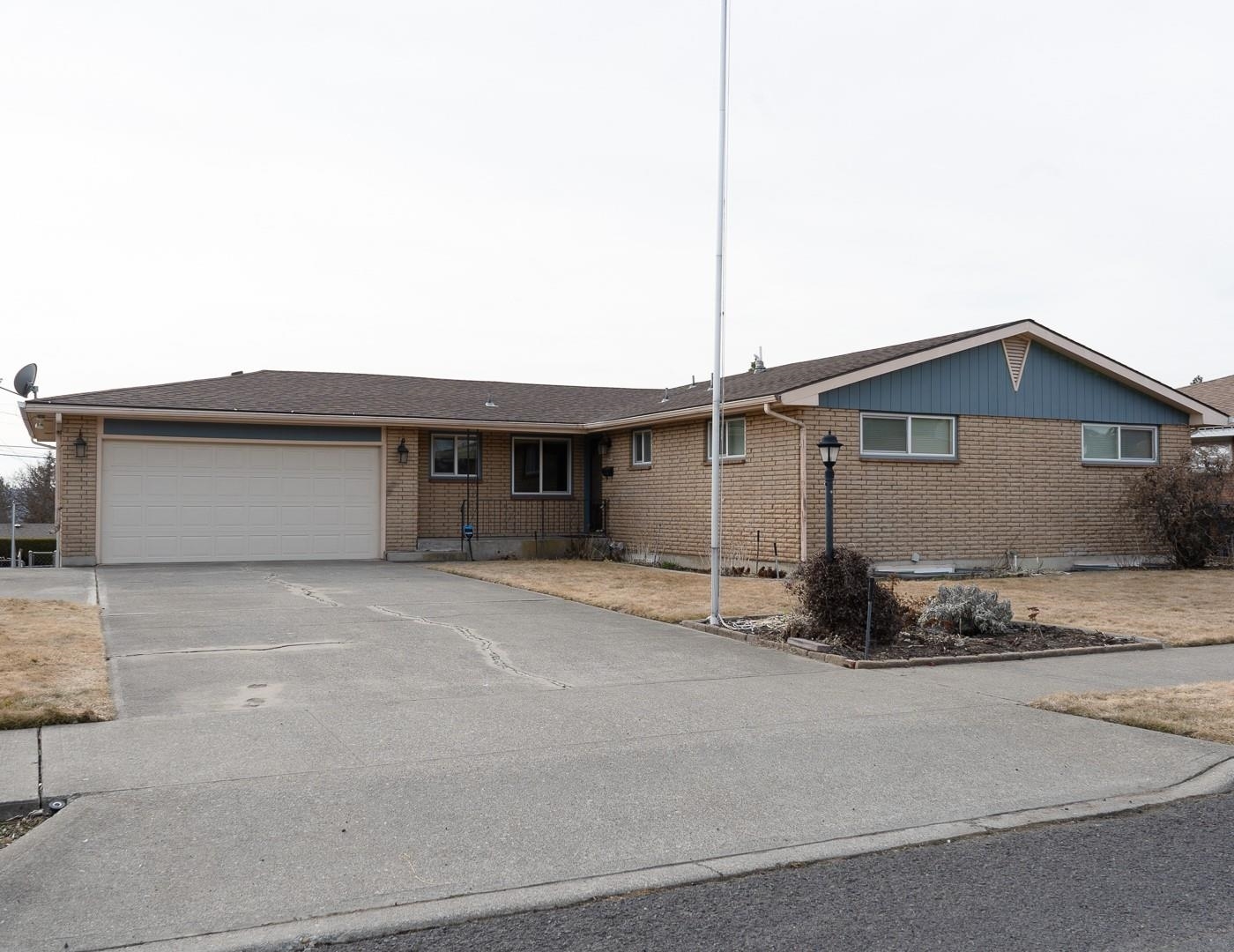 Property Photo: 5809 N Fleming St WA 99205