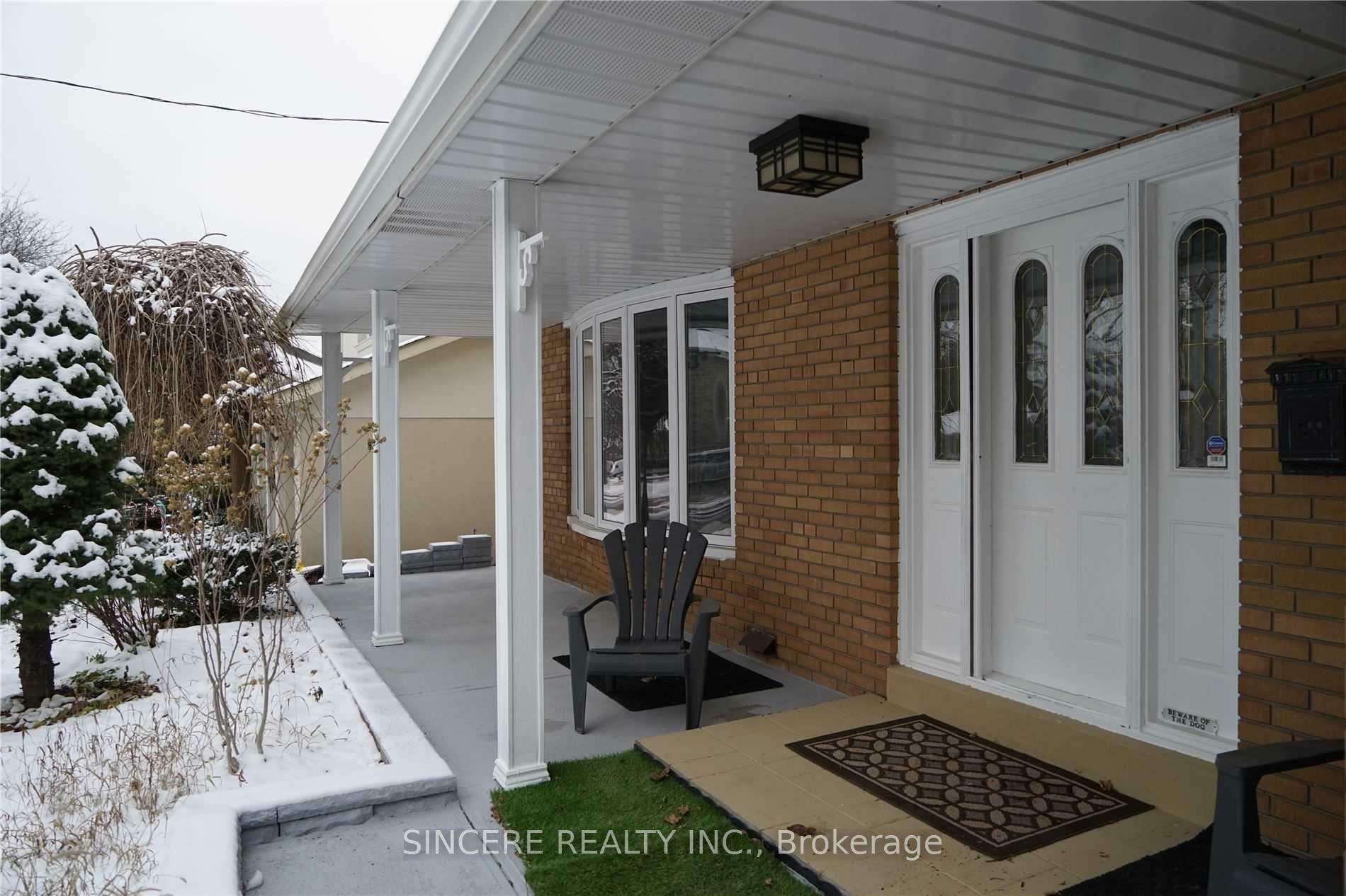 Property Photo: 48 Bellbury Crescent ON M2J 2J8