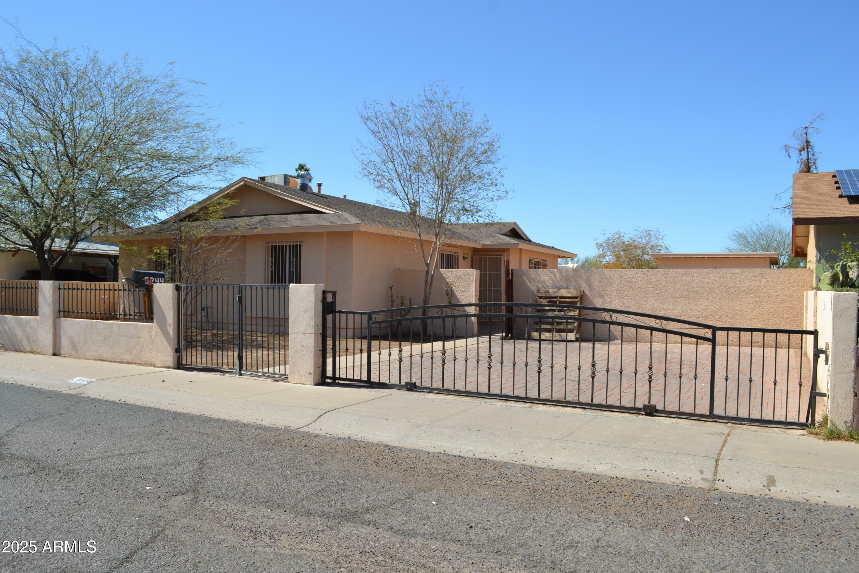 5244 S 48th Street S  Phoenix AZ 85040 photo