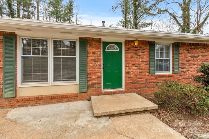 Property Photo:  14 S Ridge Place  NC 28704 