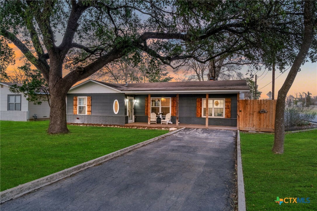 Property Photo:  920 N Union Avenue  TX 78130 