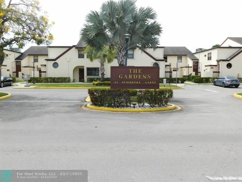 Property Photo: 11252 Taft St 11252 FL 33026