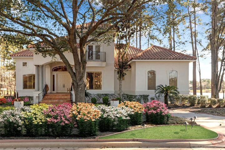Property Photo:  26 W Shore Drive  TX 77356 