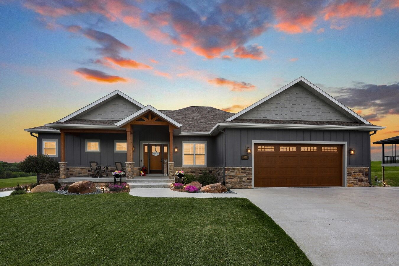 Property Photo:  1030 Lakeview Drive  IA 50219 