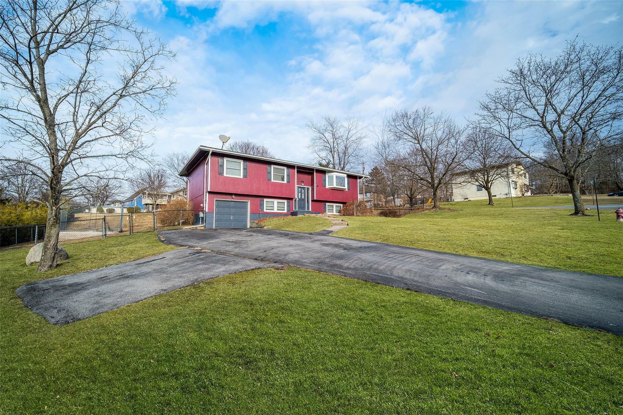 Property Photo:  4 Cherrywood Drive  NY 10924 