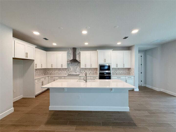 Property Photo: 2430 Francisco Art Court FL 32765