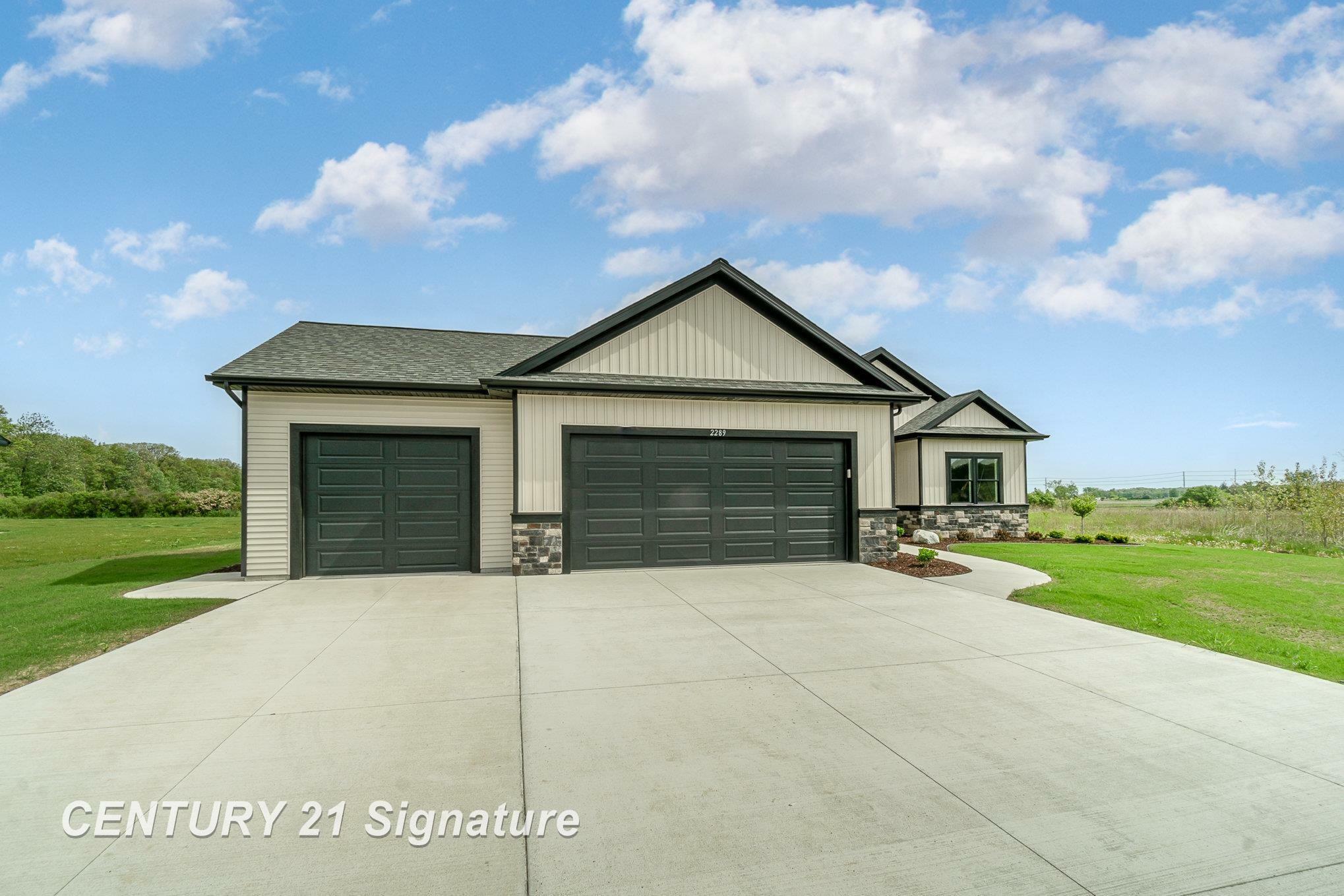 Property Photo:  2289 Holly Ridge Lane  MI 48706 