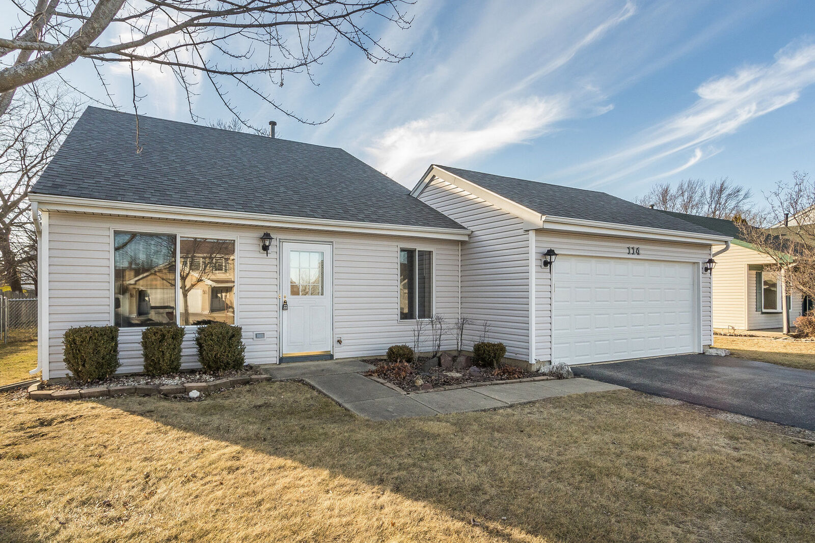 Property Photo: 114 Southwood Circle IL 60107