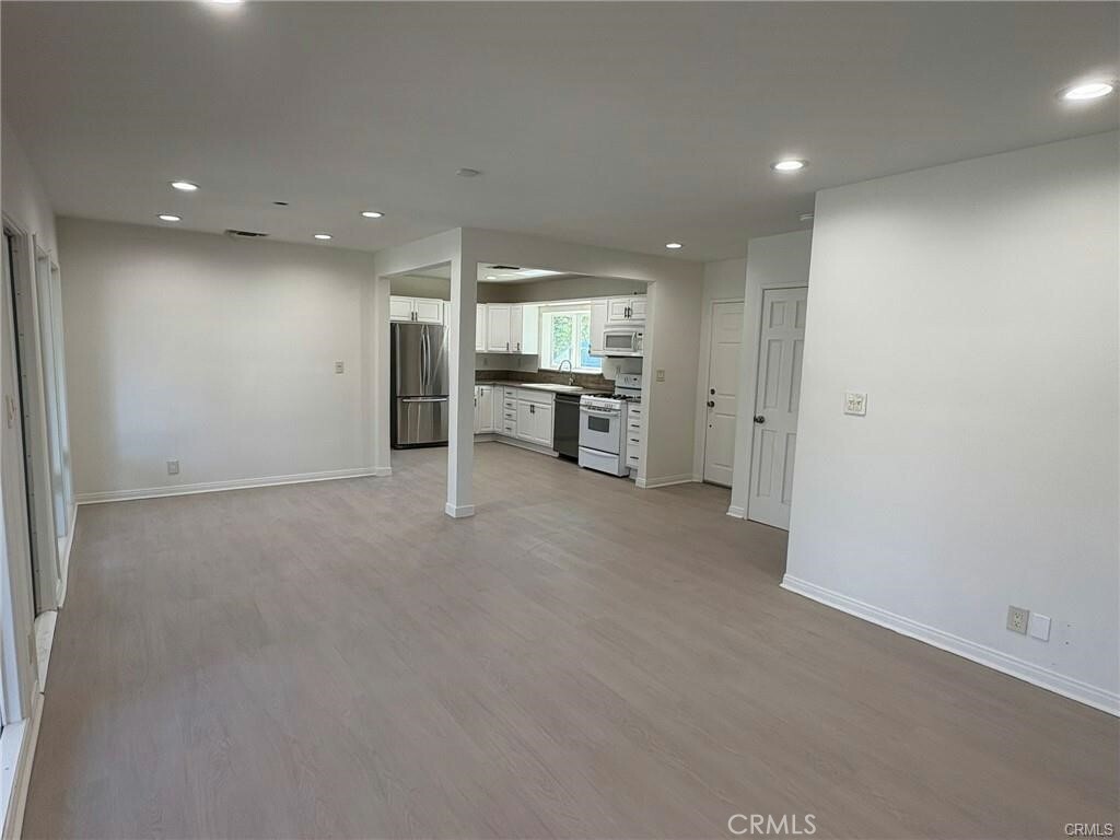 Property Photo:  18919 Sylvan Street  CA 91335 