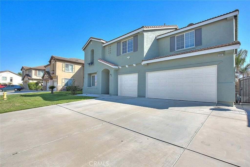 Property Photo:  13687 Aspen Leaf Ln  CA 92880 