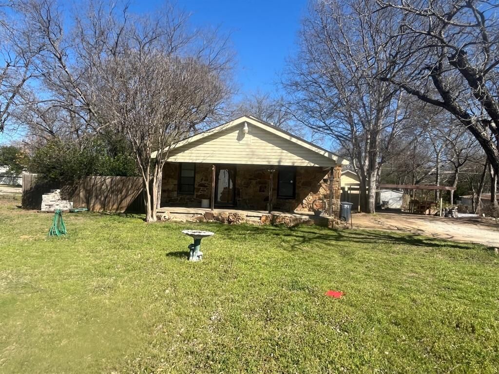 Property Photo: 820 Stamps Avenue TX 76114