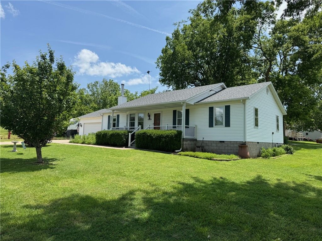 Property Photo:  940 Hickory  MO 65772 