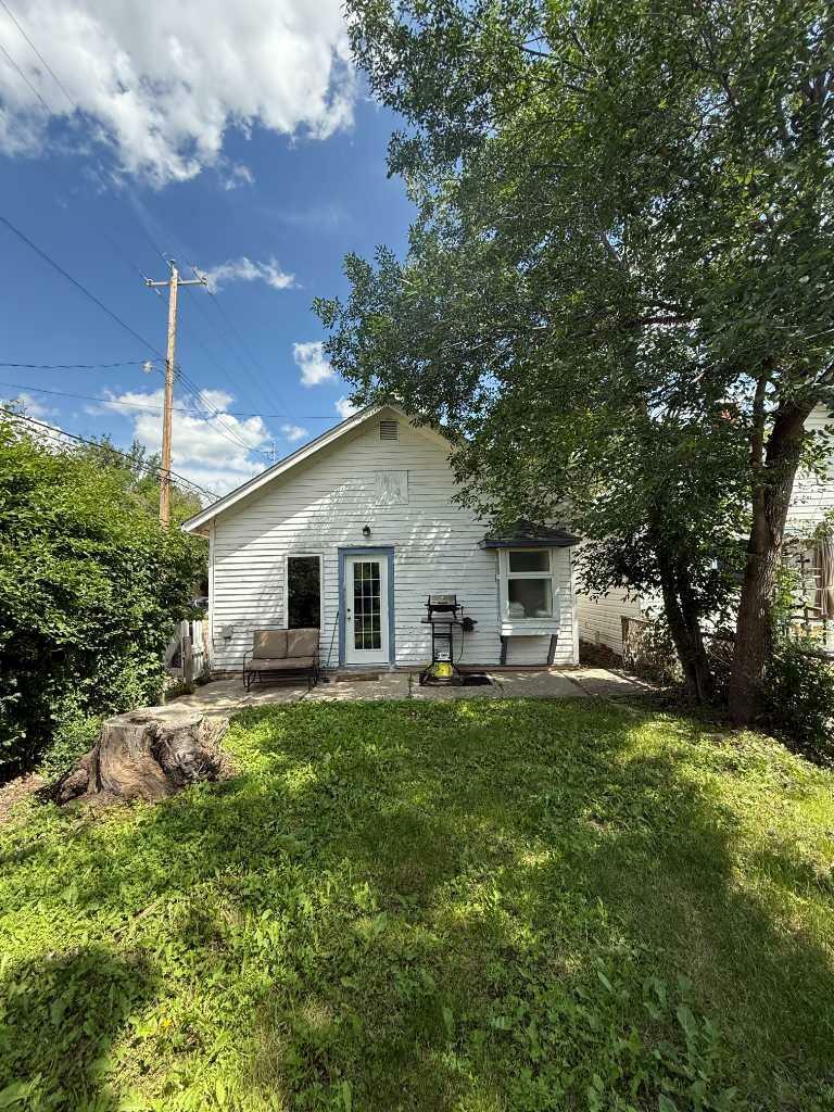 Property Photo:  301 2nd Street E  AB T0J 0Y3 