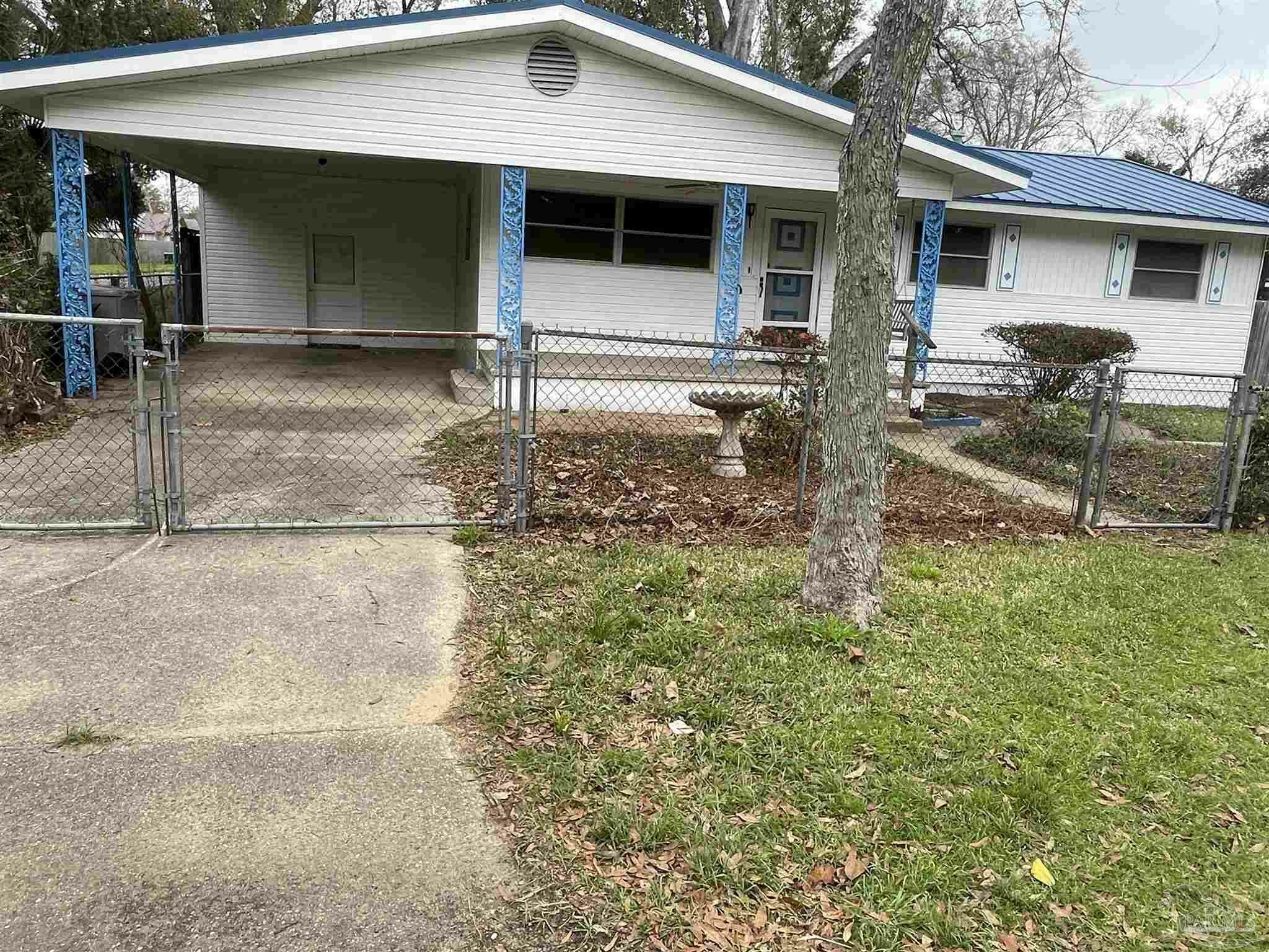 Property Photo:  2720 W Gonzalez St  FL 32505 