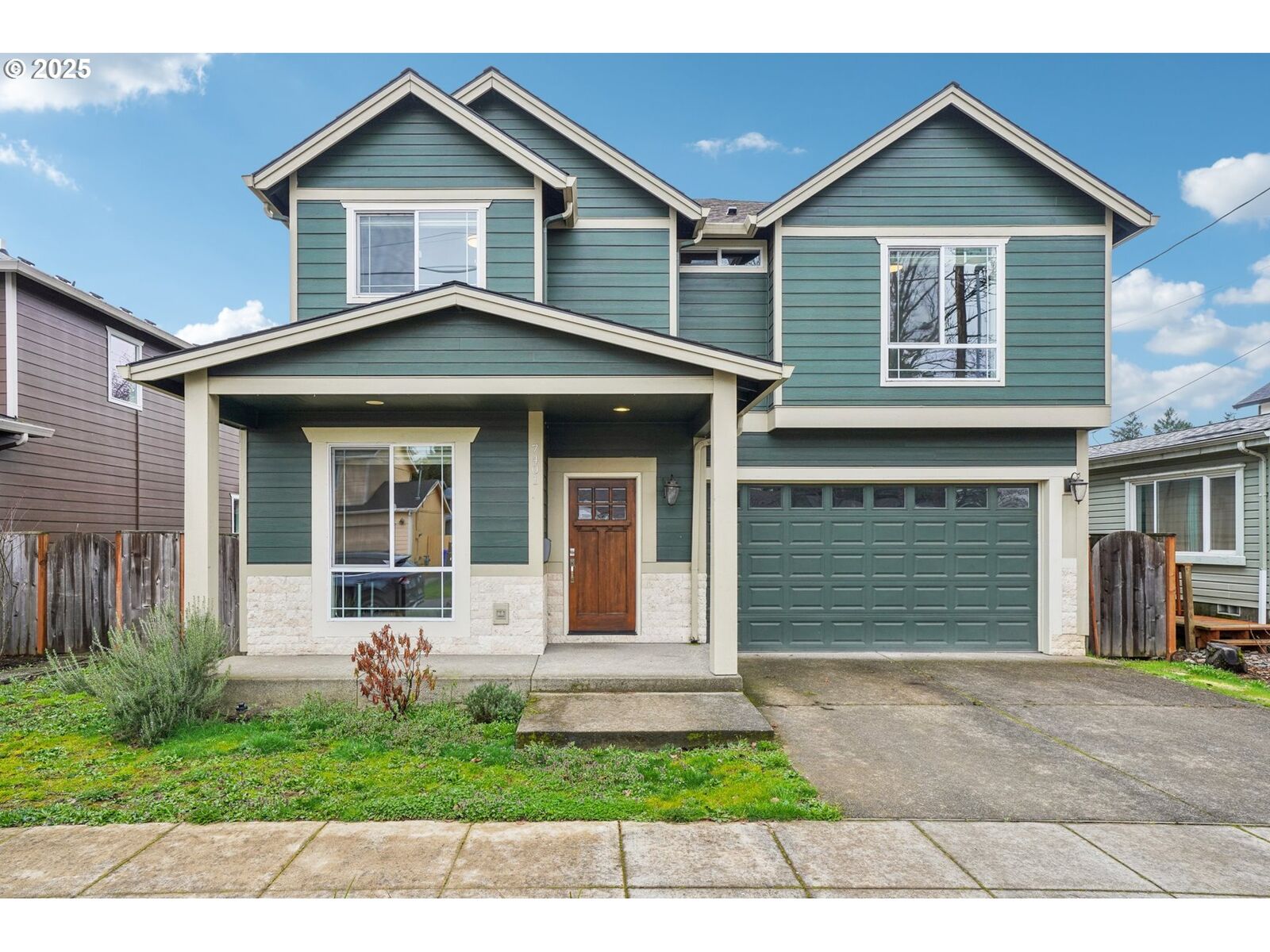 Property Photo: 7401 SE 64th Ave OR 97206