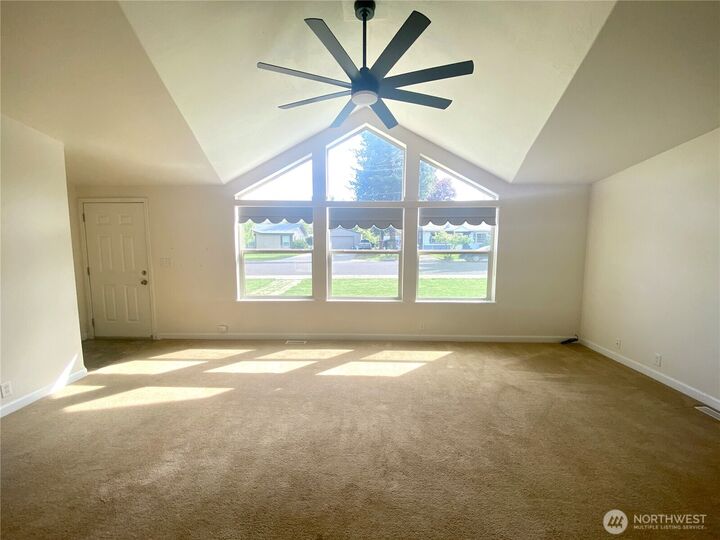 Property Photo: 1408 S 2nd Street WA 99328