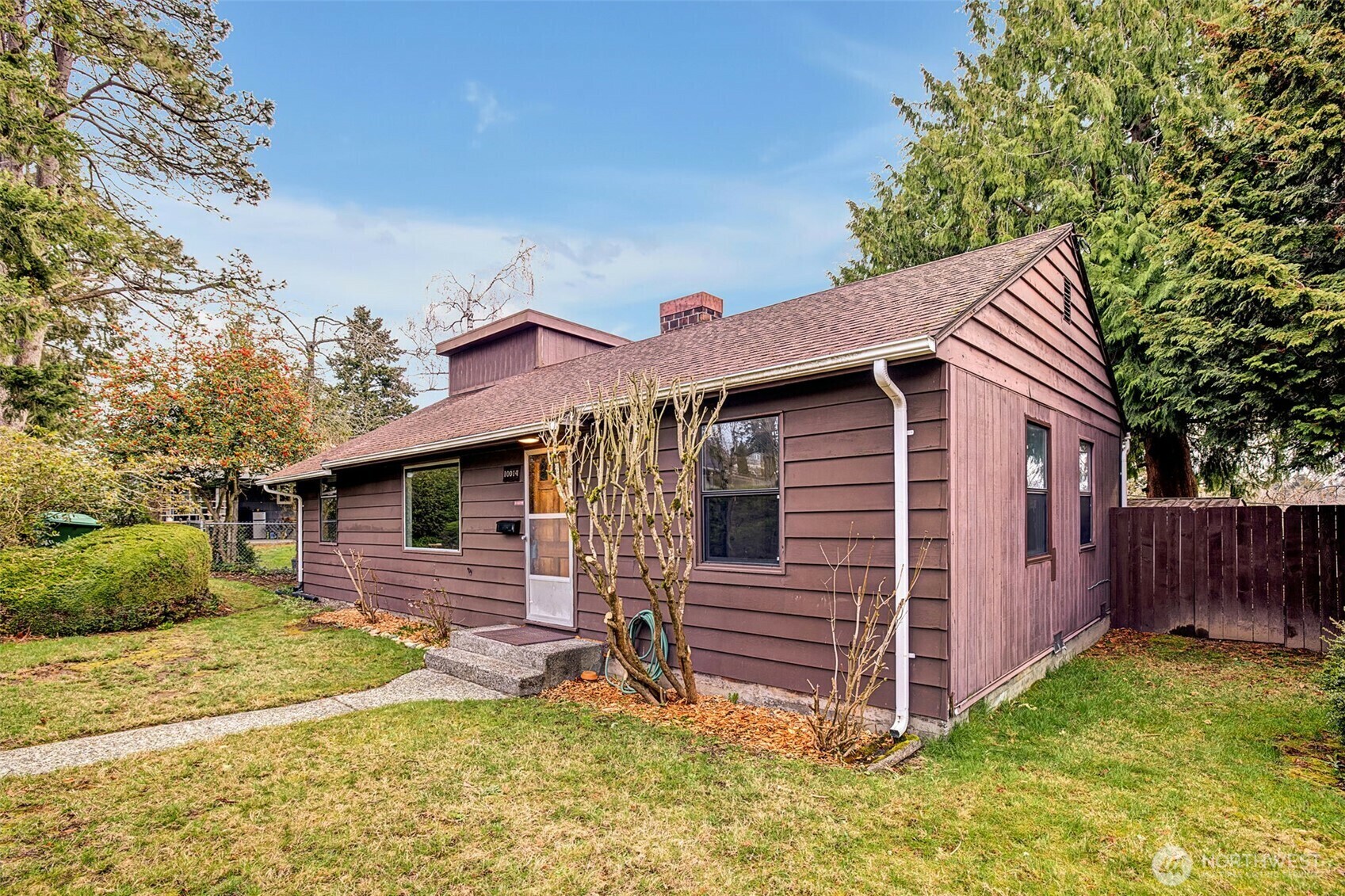 Property Photo:  10014  33rd Avenue SW  WA 98146 