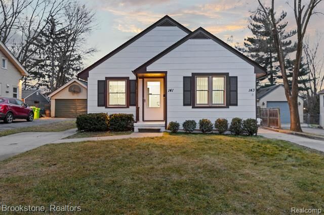 Property Photo:  141 Ferndale Avenue  MI 48307 